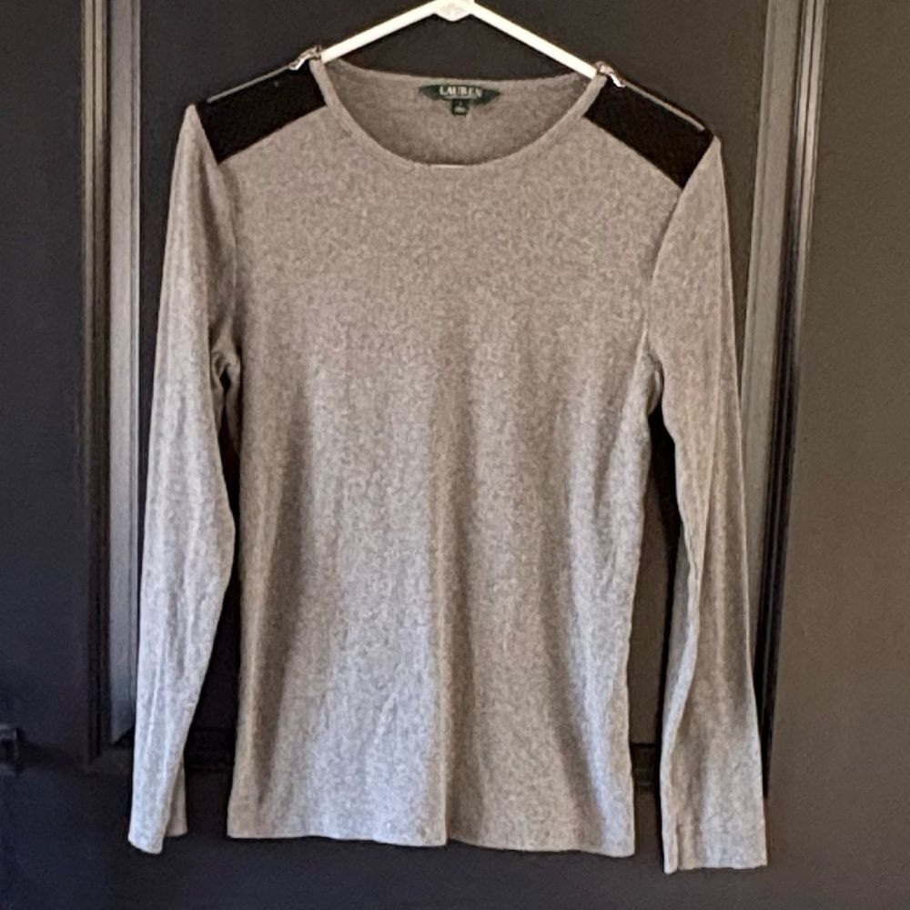 Lauren Ralph Lauren Long Sleeve Top Size Large Gray Black Patch Preppy Academia